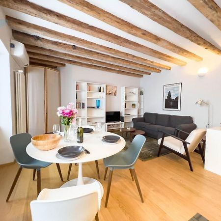Mazzini 9 Tirabora Short Rent Apartment Trieste Bagian luar foto