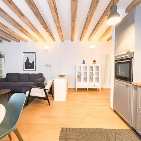 Mazzini 9 Tirabora Short Rent Apartment Trieste Bagian luar foto
