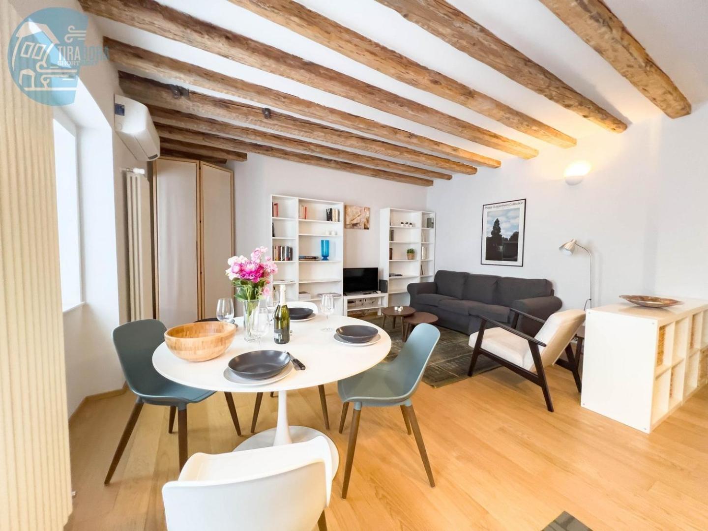 Mazzini 9 Tirabora Short Rent Apartment Trieste Bagian luar foto