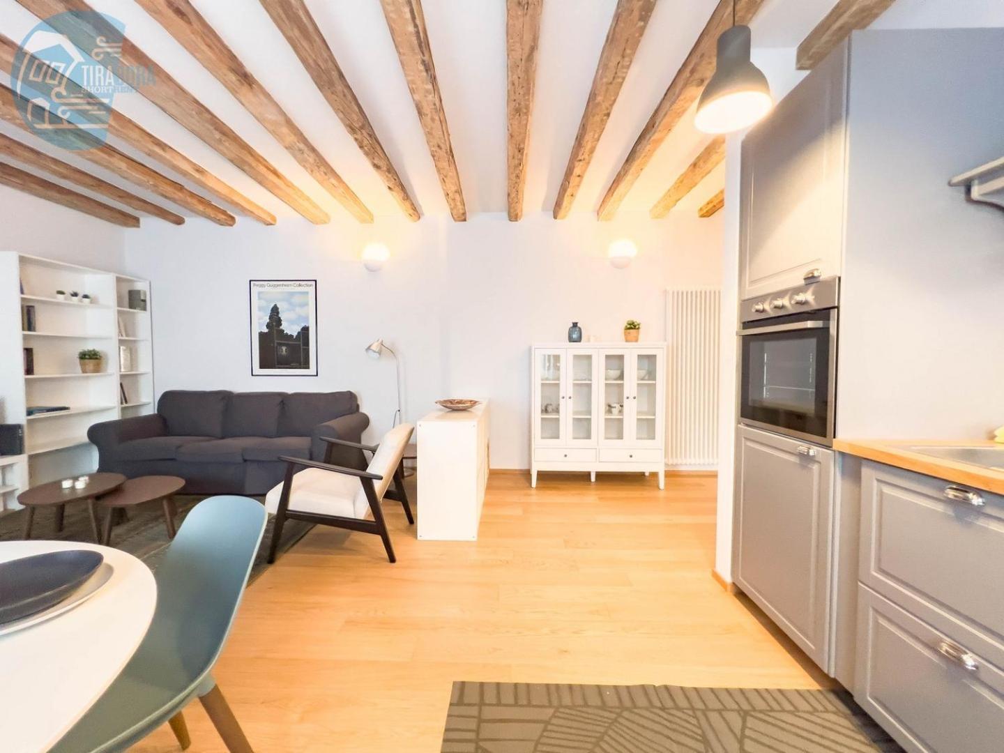 Mazzini 9 Tirabora Short Rent Apartment Trieste Bagian luar foto
