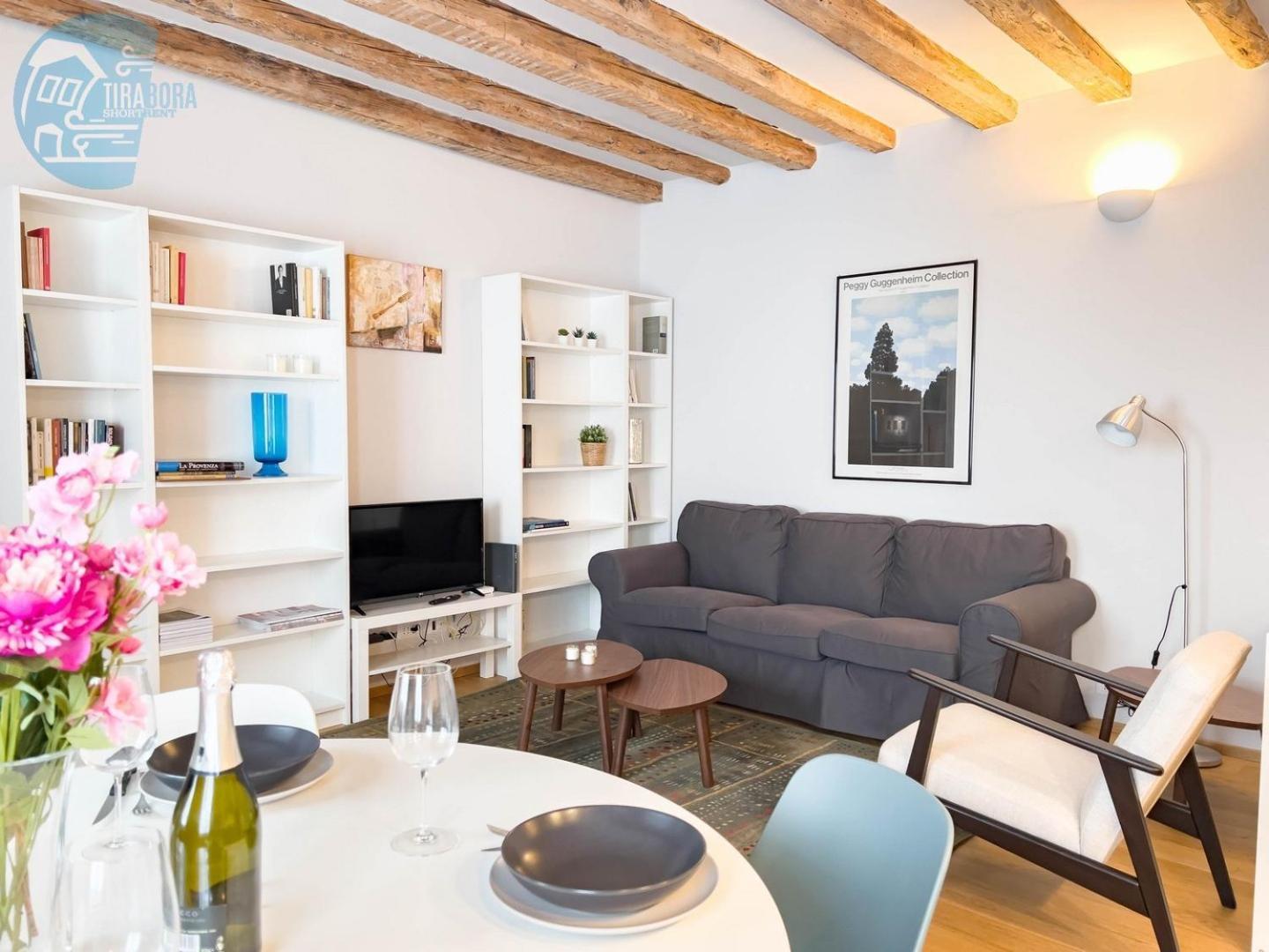 Mazzini 9 Tirabora Short Rent Apartment Trieste Bagian luar foto