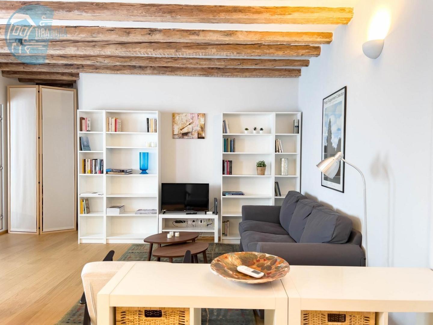 Mazzini 9 Tirabora Short Rent Apartment Trieste Bagian luar foto