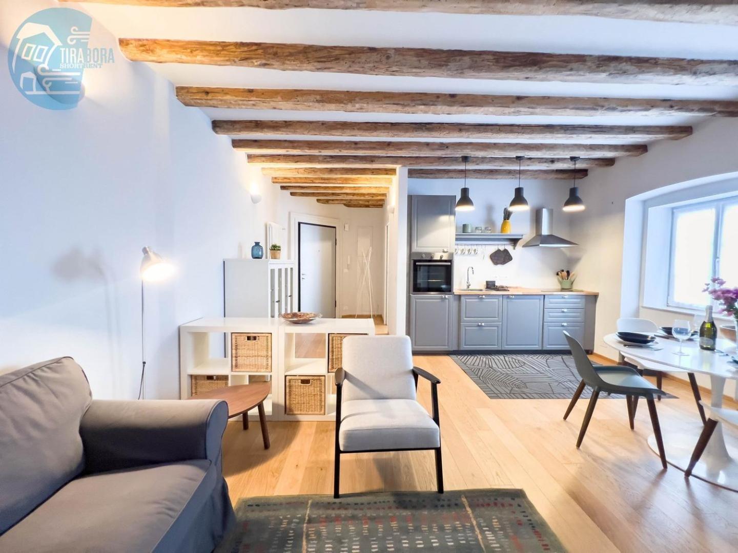 Mazzini 9 Tirabora Short Rent Apartment Trieste Bagian luar foto