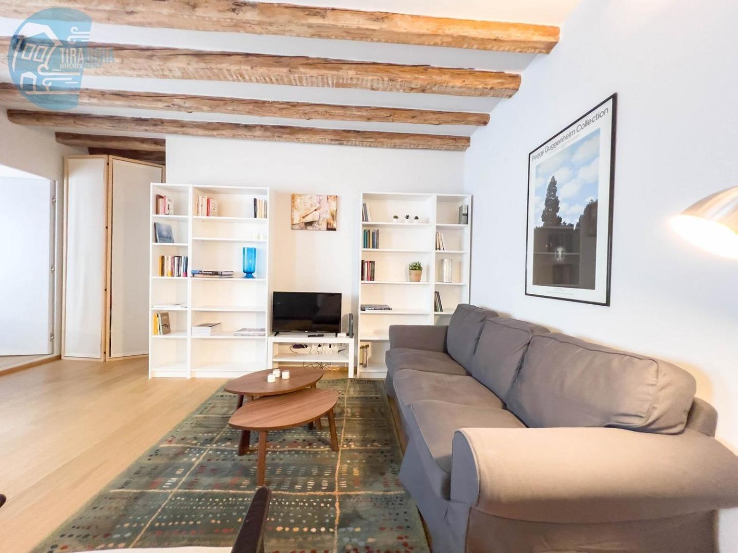 Mazzini 9 Tirabora Short Rent Apartment Trieste Bagian luar foto