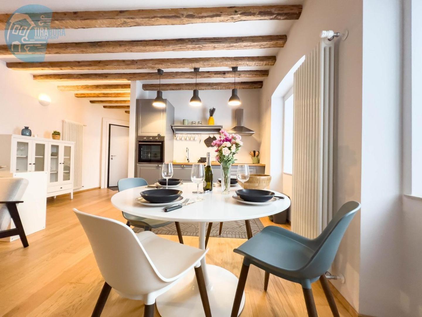 Mazzini 9 Tirabora Short Rent Apartment Trieste Bagian luar foto