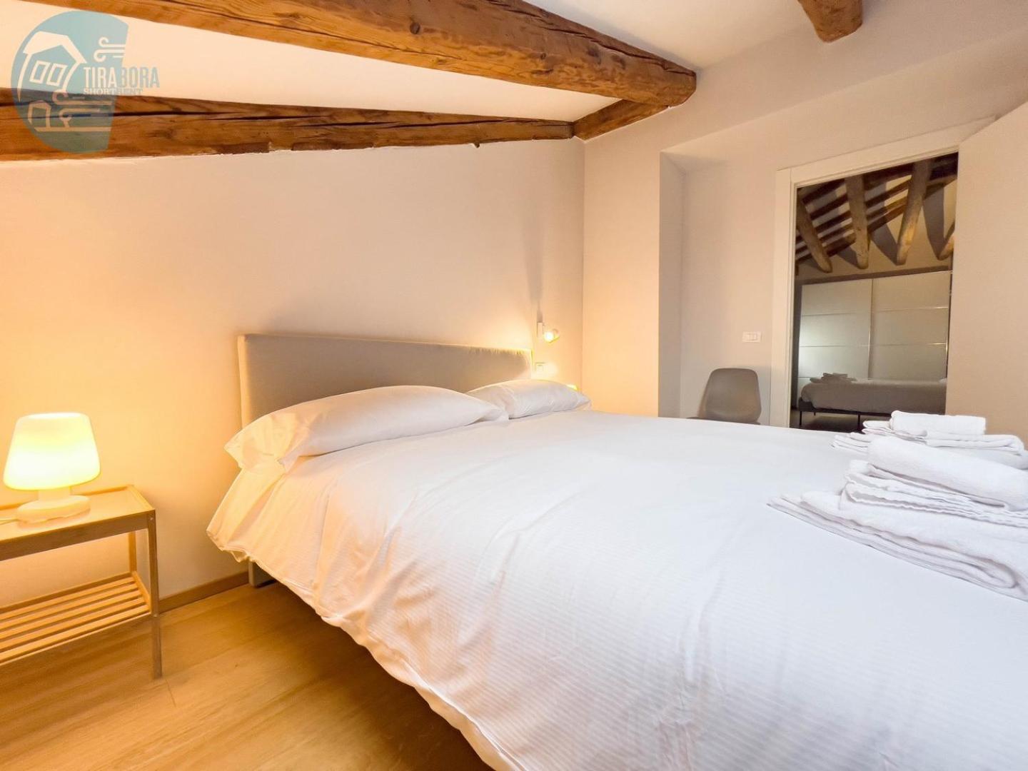 Mazzini 9 Tirabora Short Rent Apartment Trieste Bagian luar foto