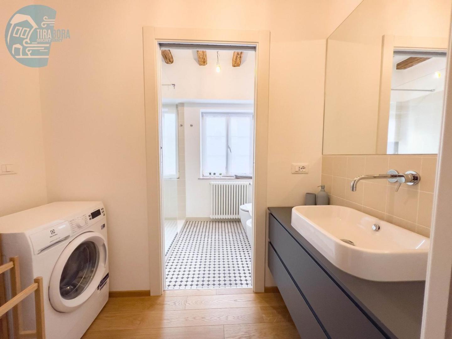 Mazzini 9 Tirabora Short Rent Apartment Trieste Bagian luar foto
