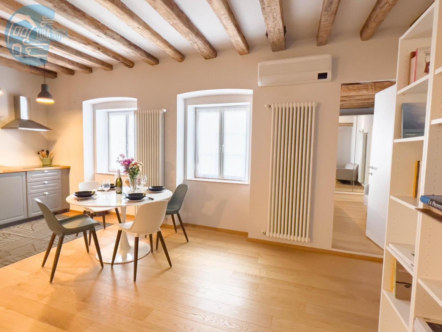 Mazzini 9 Tirabora Short Rent Apartment Trieste Bagian luar foto