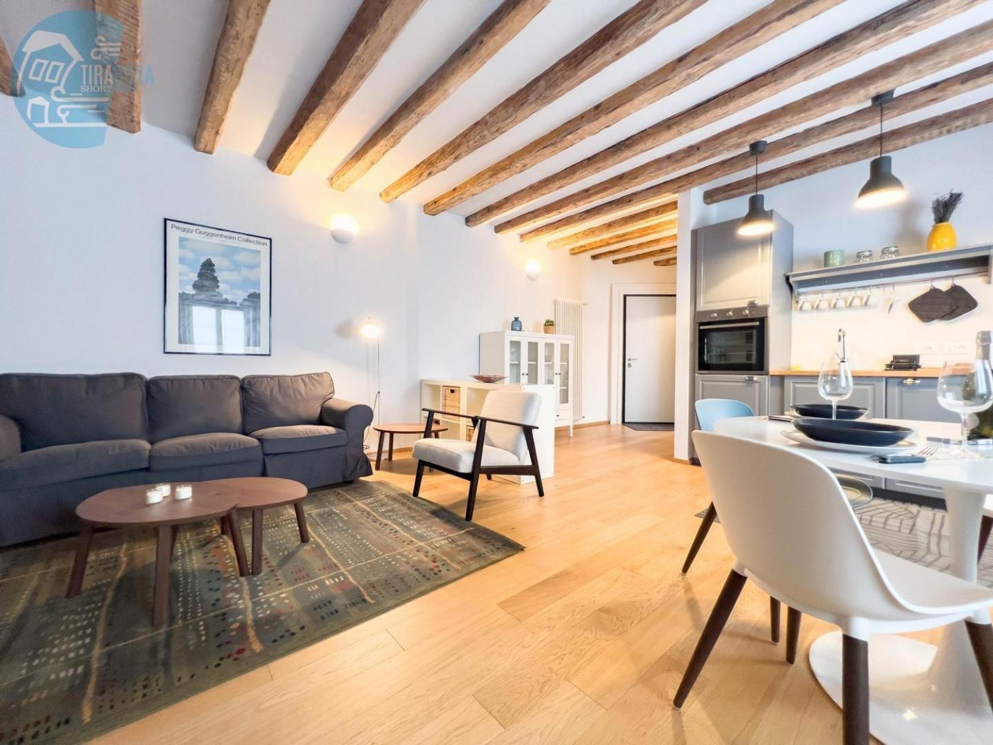 Mazzini 9 Tirabora Short Rent Apartment Trieste Bagian luar foto