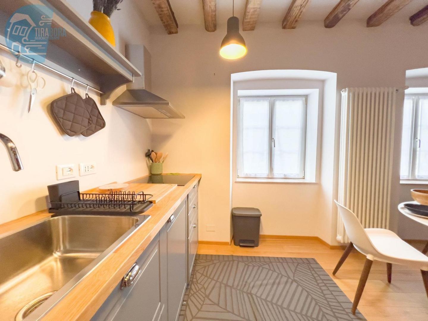 Mazzini 9 Tirabora Short Rent Apartment Trieste Bagian luar foto