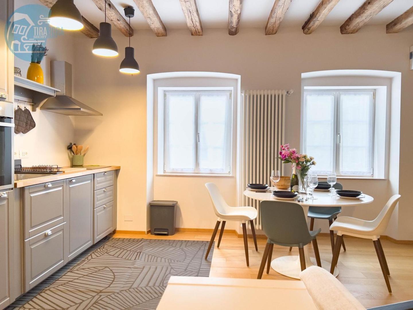 Mazzini 9 Tirabora Short Rent Apartment Trieste Bagian luar foto