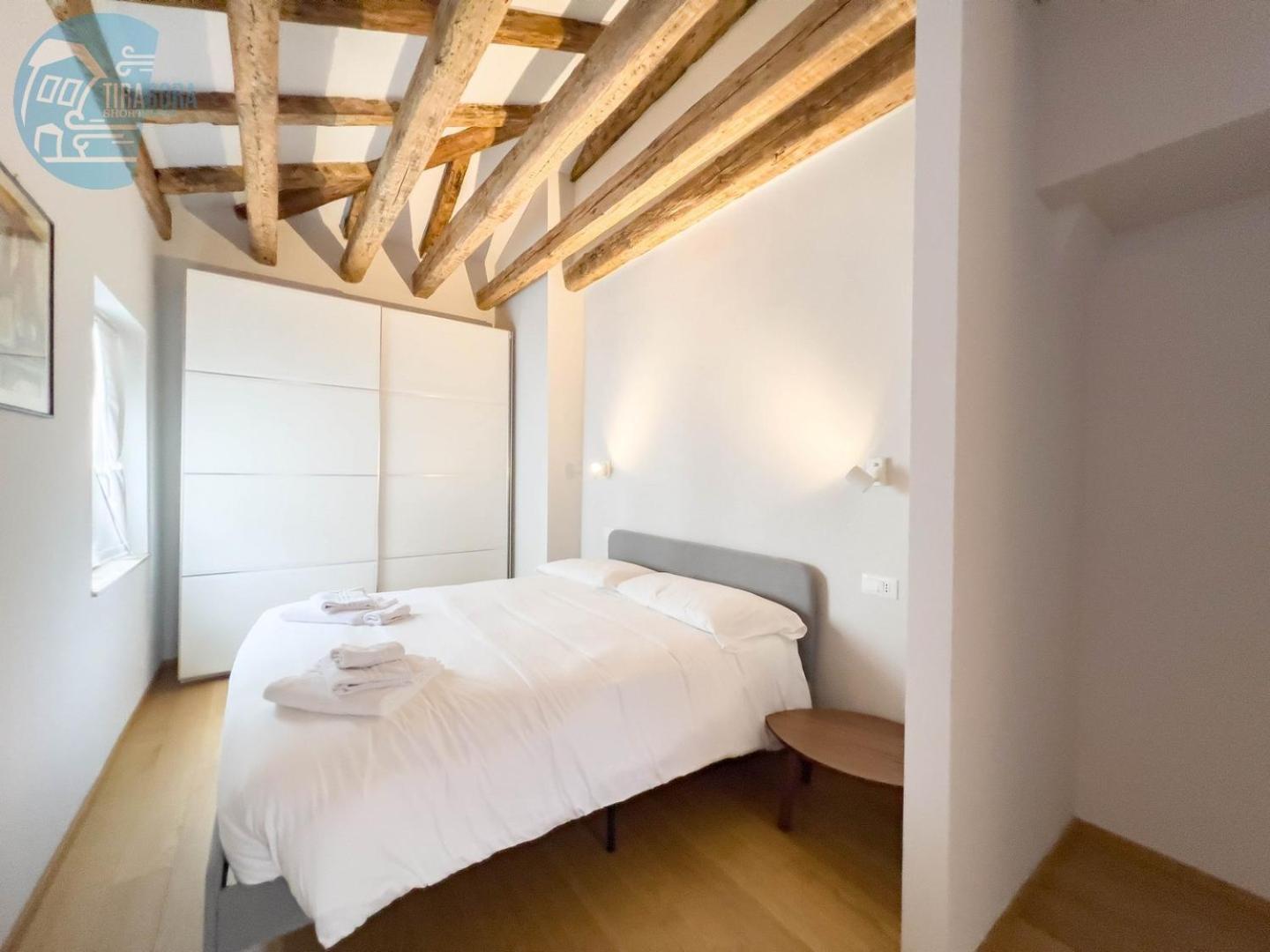 Mazzini 9 Tirabora Short Rent Apartment Trieste Bagian luar foto