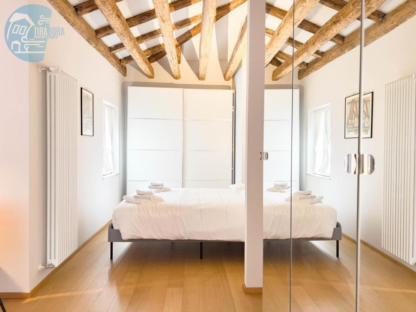 Mazzini 9 Tirabora Short Rent Apartment Trieste Bagian luar foto