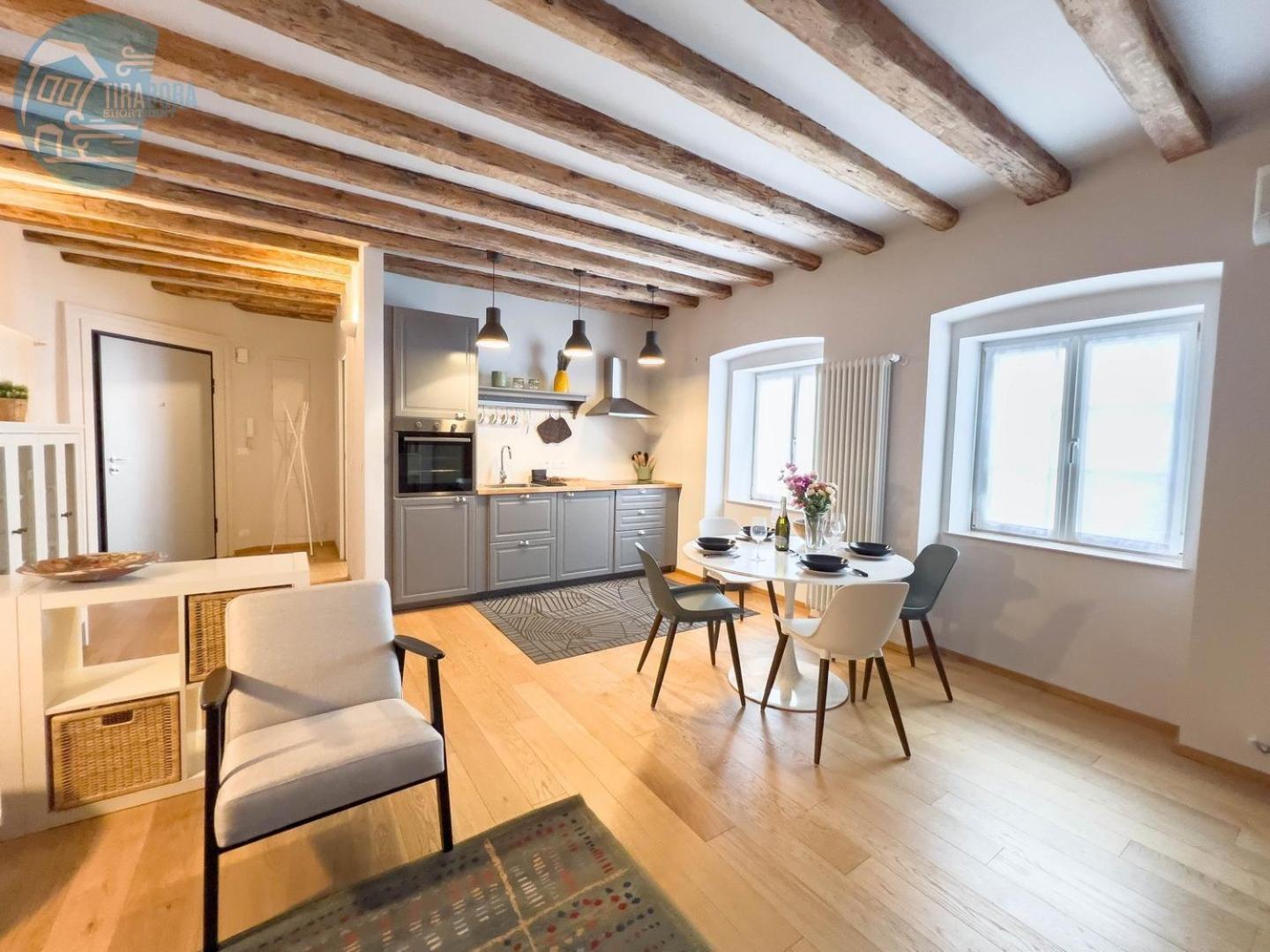 Mazzini 9 Tirabora Short Rent Apartment Trieste Bagian luar foto
