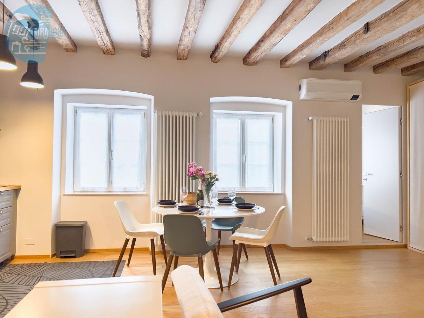 Mazzini 9 Tirabora Short Rent Apartment Trieste Bagian luar foto