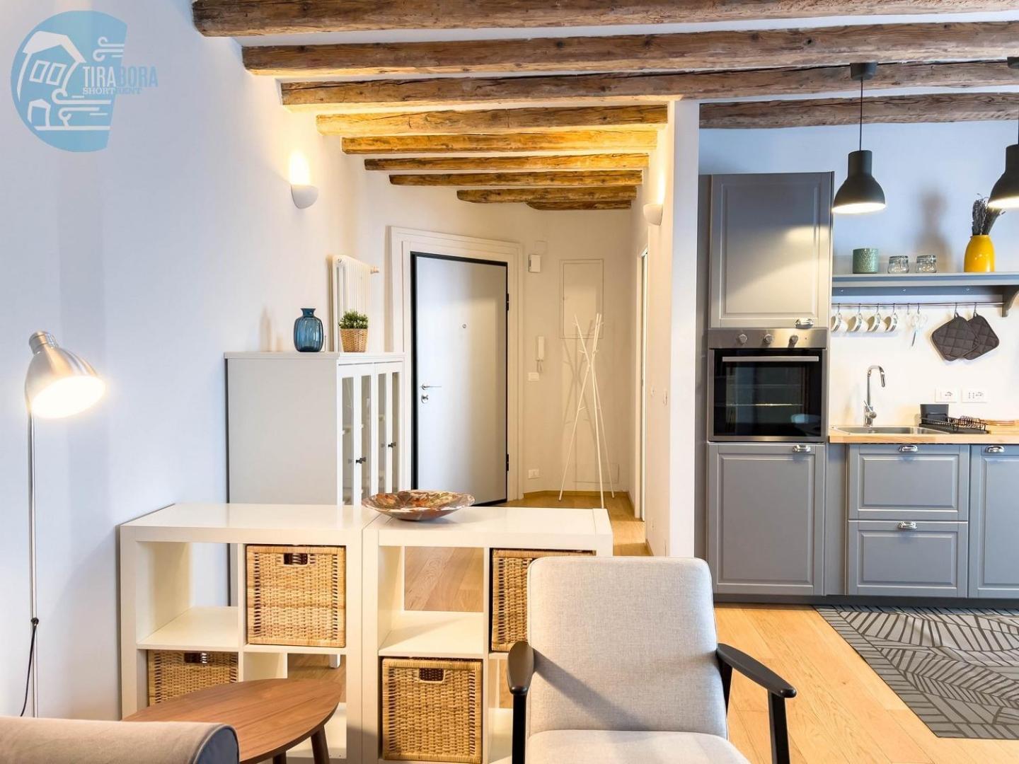 Mazzini 9 Tirabora Short Rent Apartment Trieste Bagian luar foto