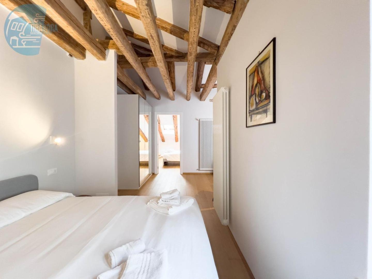 Mazzini 9 Tirabora Short Rent Apartment Trieste Bagian luar foto