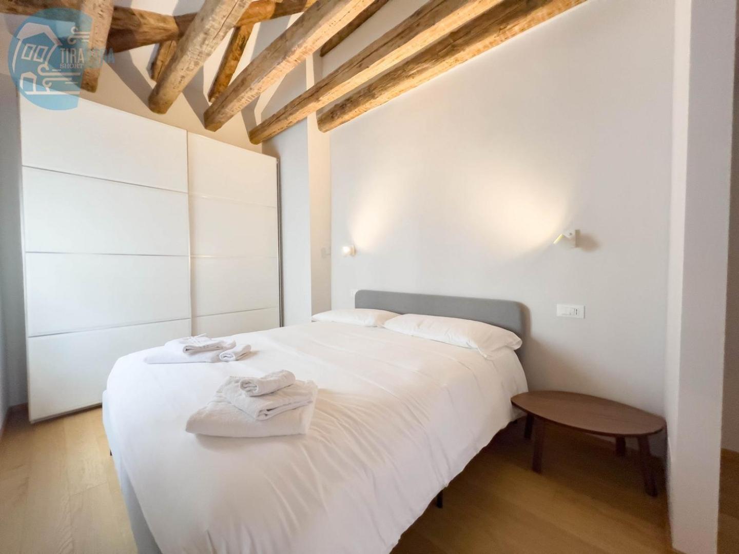 Mazzini 9 Tirabora Short Rent Apartment Trieste Bagian luar foto